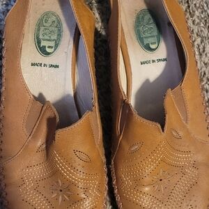 Women's Tan Leather Flats